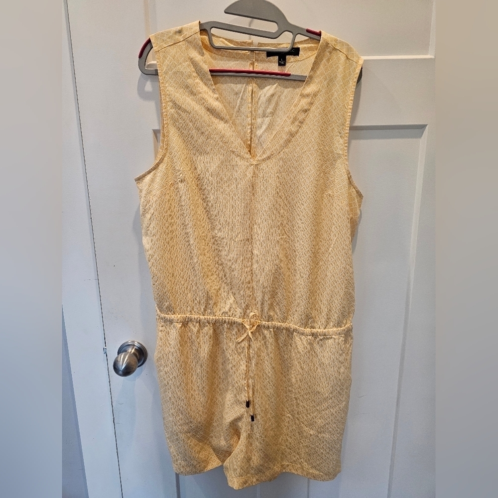 Banana Republic Sleeveless Yellow Romper – Size Large – V-Neck & Drawstring Wais